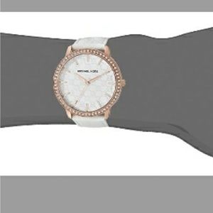 Beautiful like new Michael Kors watch.